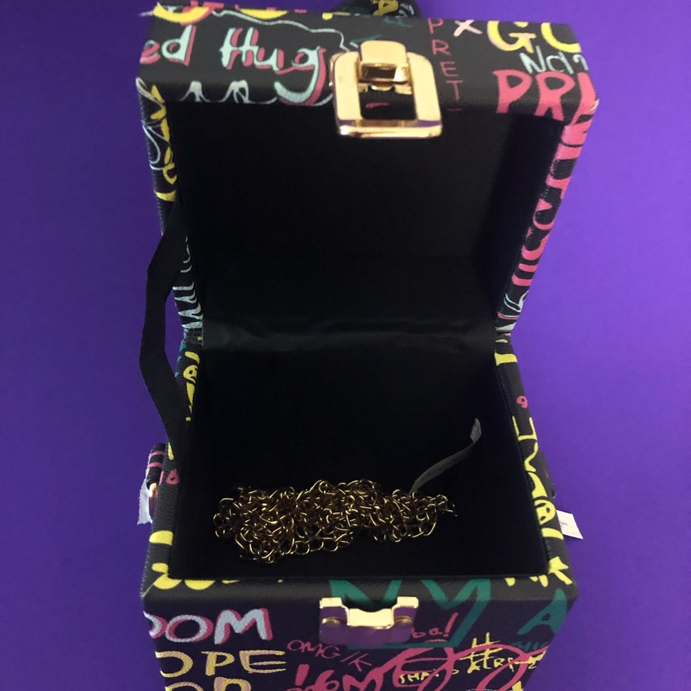 Graffiti Bucket Handbag - Picture 3 of 3